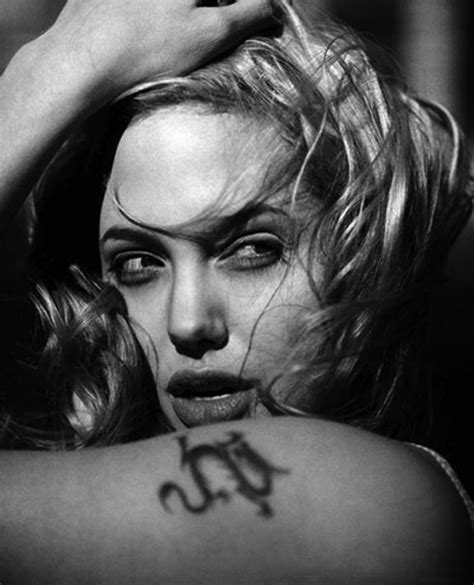 Best Angelina Jolie Pictures: Angelina Jolie Black and White Pictures