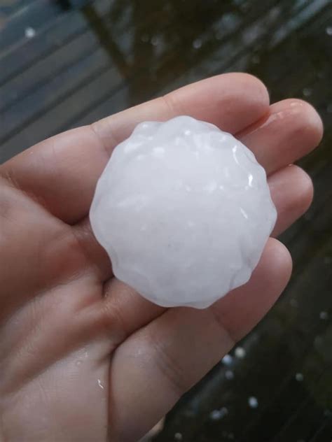 Giant hail : r/melbourne