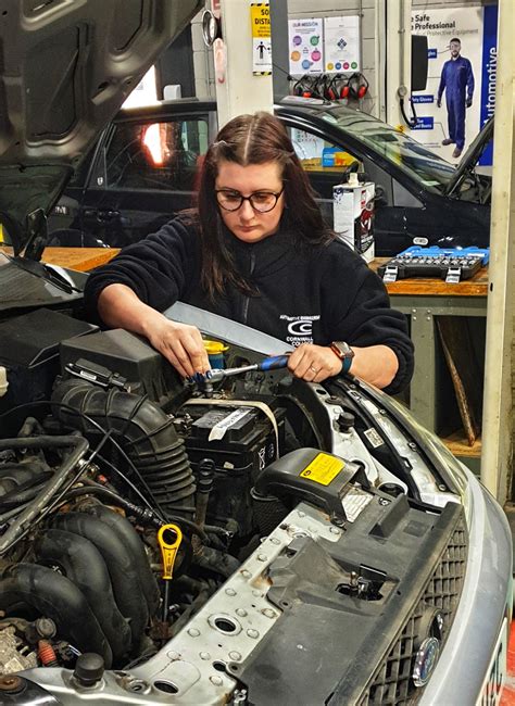 College lecturer inspires new generation of female mechanics for