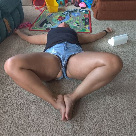 Milf in daisy dukes and wet panties - 11 Pics 
