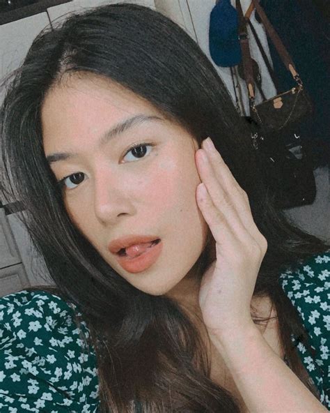 Gigi De Lana (@gigiholics_) • Instagram photos and videos