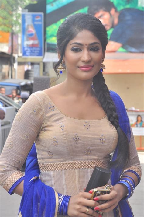 Actress Vijaya Laxmi HQ Photos And Images - Tamil Machi