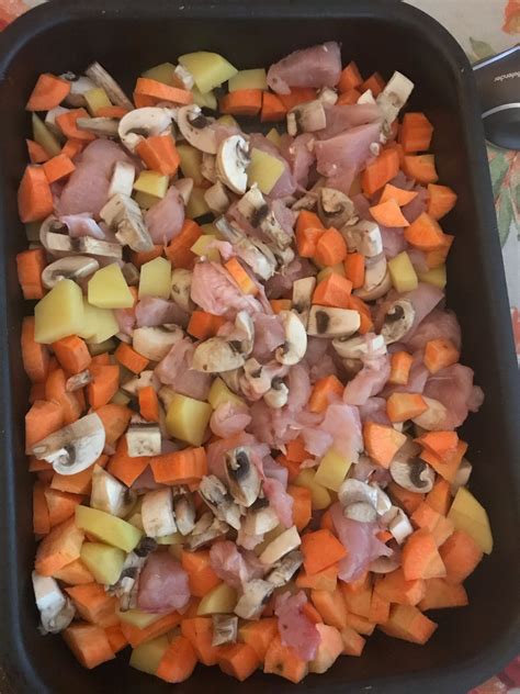 Куриная грудка с шампиньонами в духовке - рецепт с фотографиями - Patee ...