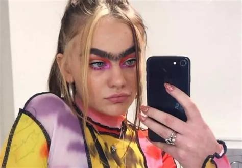 Le monosourcil de cette jeune femme attire beaucoup d'hommes