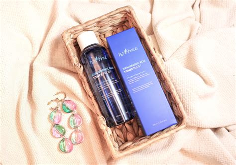 REVIEW: Isntree Hyaluronic Acid Toner Plus - Hydration for Parched Skin?