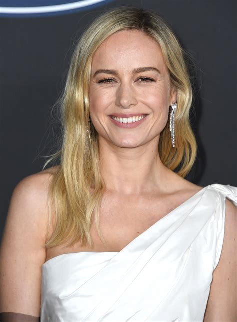 Brie Larson Has Sculpted AF Abs In A Crop Top In New IG Photos