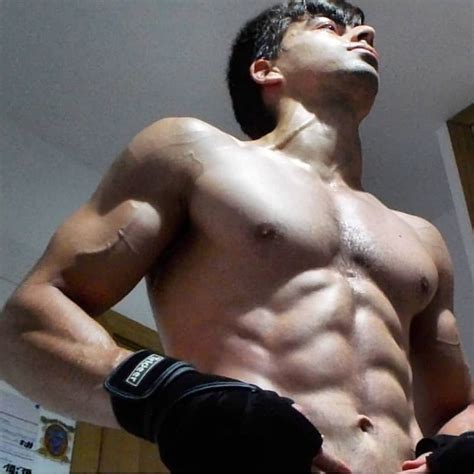 fansofmuscle  twitter loving  ripped physique  atgymsaul