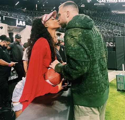 Travis Kelce, Kayla Nicole wrap up bye week with Eagles date