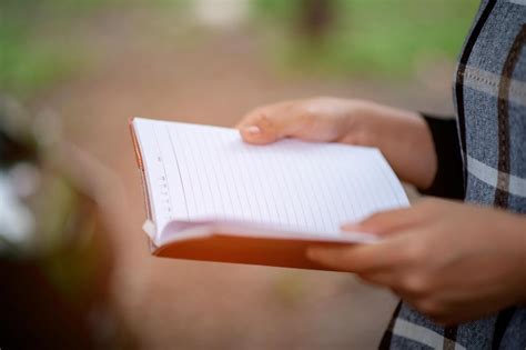 passing notes stock  images  backgrounds