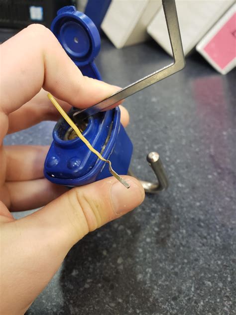 how to pick a lock bobby pin 10