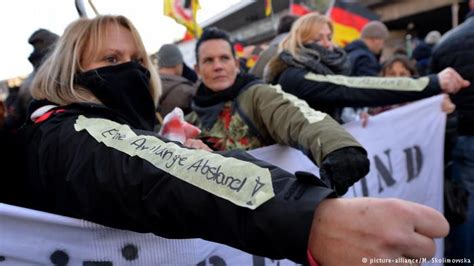 Women increasingly drawn to right-wing populist parties, study shows ...