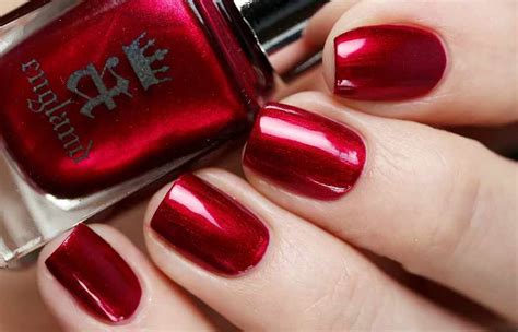 Темный лак для ногтей: как его красиво носить - Style-avenue