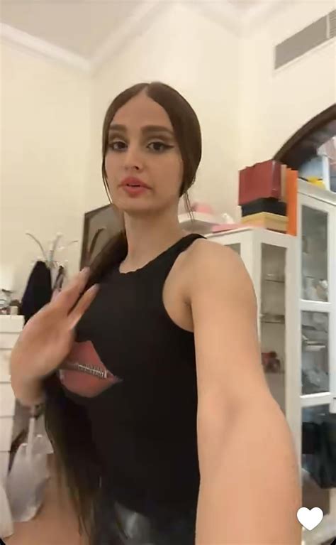 Jaja she knows the size 🤣 : r/LanaRose2