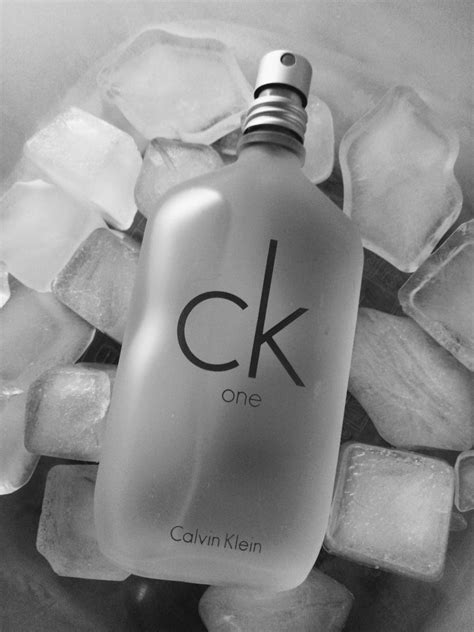 CK One Calvin Klein parfum - un parfum pour homme et femme 1994