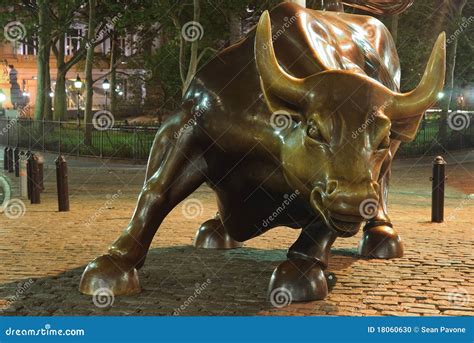 New York Bull editorial image. Image of manhattan, strength - 18060630