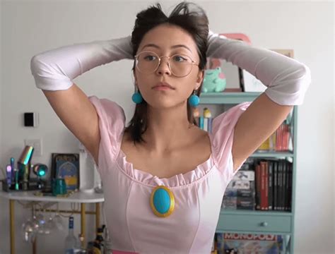 Tiptoe Tingles : r/MoreSexyASMRGirls