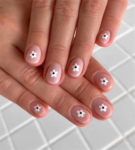 Pin on маникюр 💅🏻 | Hippie nails, Cute summer nails, Festival nails