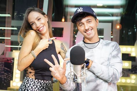 Malena La Pugliese disegna il pene perfetto. Il video | Radio Deejay