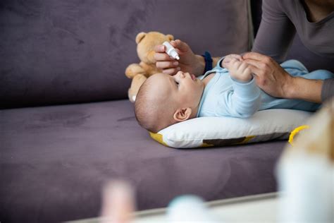 Какие могут применяться капли в нос от насморка для детей? | MedAboutMe