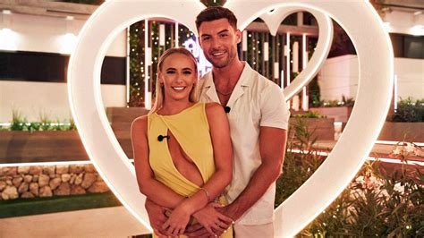 Love Island: 2.8m see Millie and Liam crowned 2021 winners - BBC News