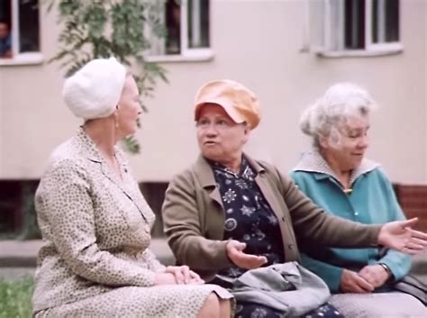 старушка на лавочке: 1 цитата персонажа