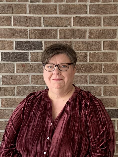 Veronica Snow-Benton LCSW is a therapist serving VA.