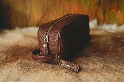 Personalized Leather Toiletry Bag for Men/women 2.6 L Dopp - Etsy