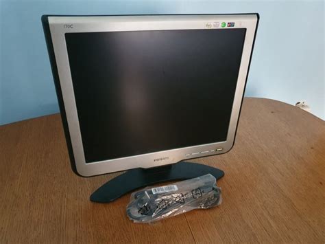 POKLANJAM Philips 170C 17 monitor