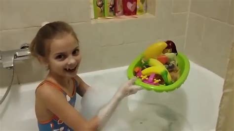 Влог купаюсь в ванне с любимыми игрушками - VLOG bathe in the tub with ...