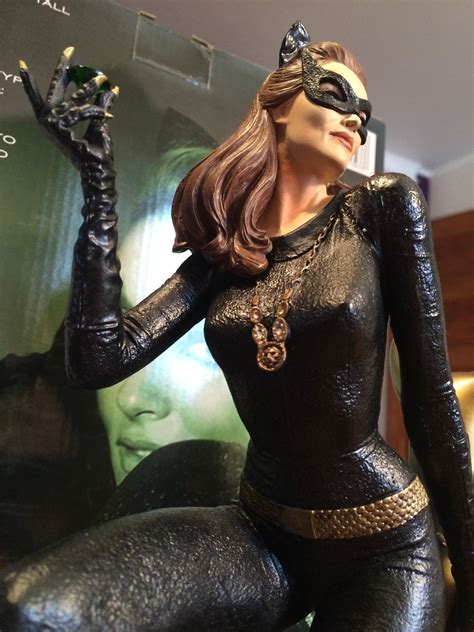 FIRST REVIEW: Julie Newmar CATWOMAN Maquette | 13th Dimension, Comics