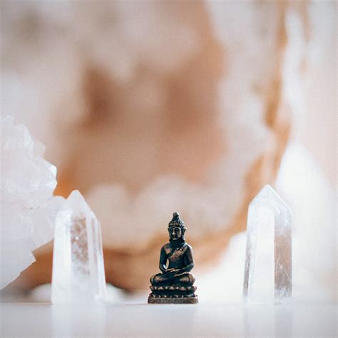 Clarifying Clear Quartz: The Stone of Power