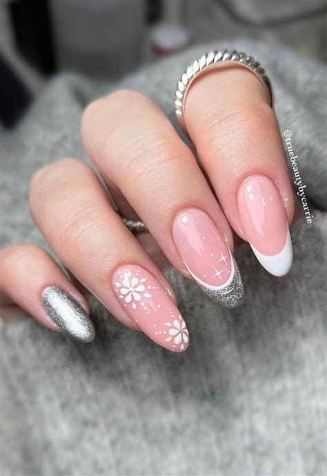 Top 11+ white and silver Christmas nail designs you must try in 2024