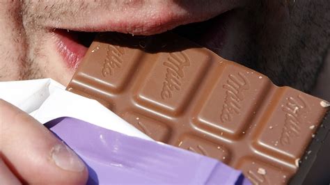 Производитель кондитерских изделий Mondelez приостановил рекламу в ...