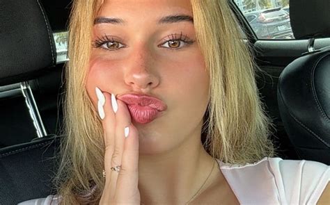 How Carly Janes OnlyFans Presence Shapes Her Growing Digital Influence