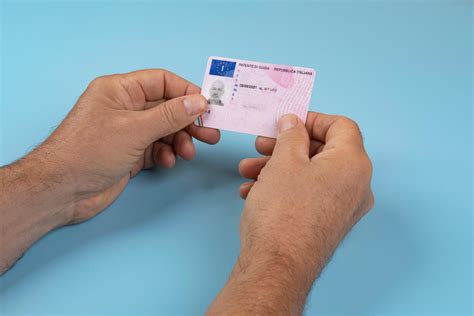 Patente di guida: posso usarla per viaggiare in aereo?