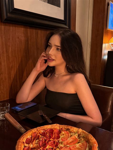 Mahiye Selin 셀린 | 🪷🐰🌸🤍 | Instagram