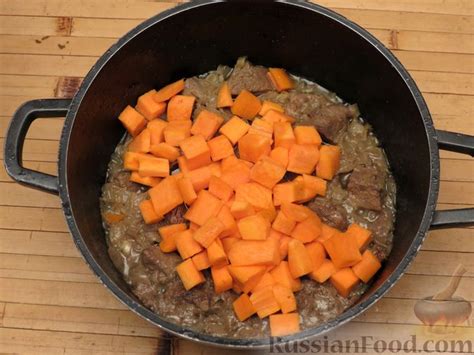 Рецепт: Рагу из говядины с картофелем, томатами и зелёным горошком на ...