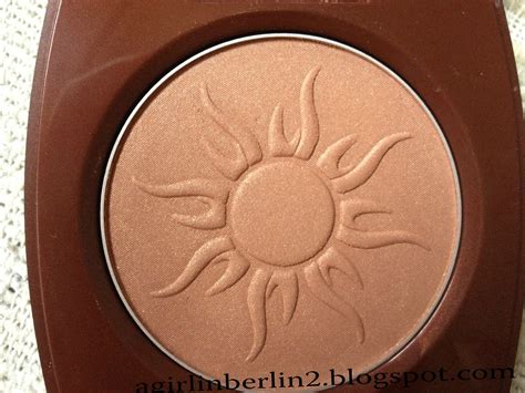 A Girl In Berlin: Avon Glow bronzing powder