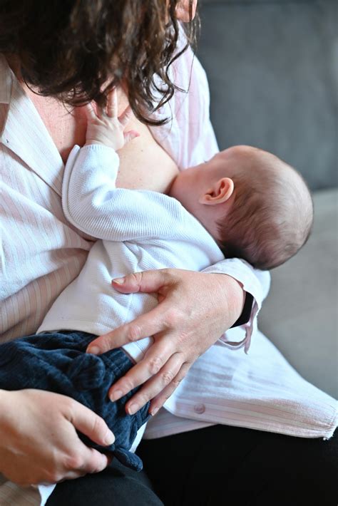 Women Breastfeeding Photos, Download The BEST Free Women Breastfeeding