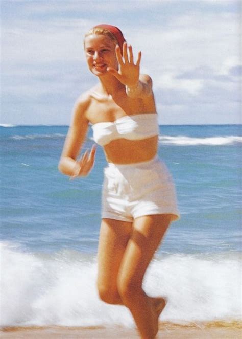 Classic Beauty: Grace Kelly on the Beach