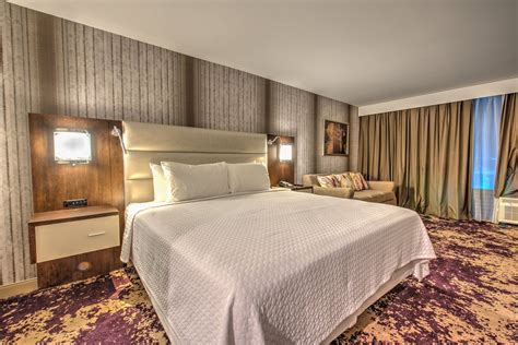 DoubleTree by Hilton Houston Brookhollow Rooms: Pictures & Reviews ...