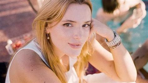 bella thorne subio la temperatura en instagram al posar desde la playa
