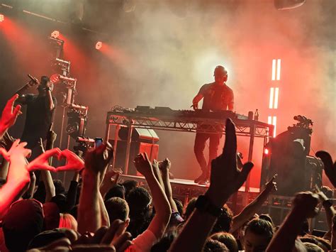 15 Things You'd NEVER Guess Happen At A P. Diddy Party (Exclusive!) Image 17
