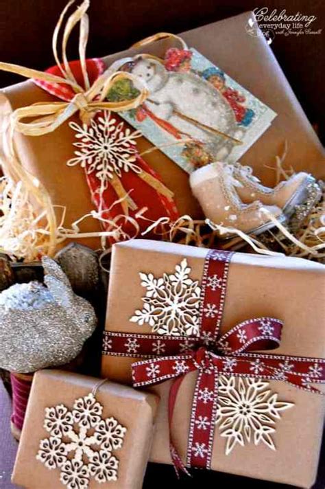 Vintage Inspired DIY Glitter Christmas Card Project {Easy Christmas Craft}