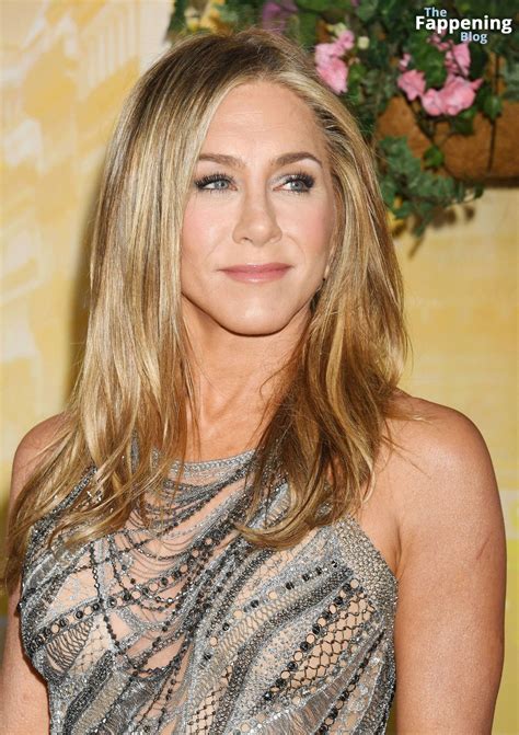 Jennifer Aniston Displays Her Legs at the Los Angeles Premiere of