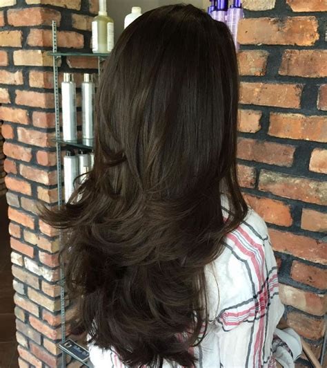 Fans react as stars switch to these layered brunette hairstyles 13