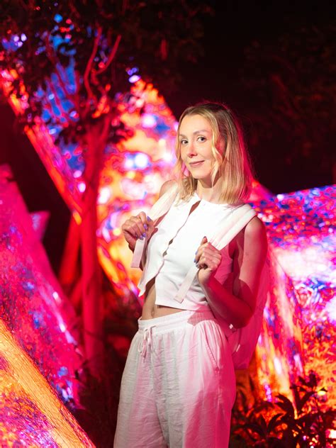 Weronika Grabowska | 🦋 @visitabudhabi @teamlab_phenomena @saadiyatae #