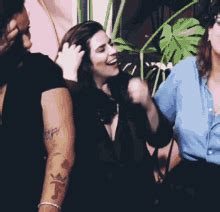 hd lesbian gif gifs tenor