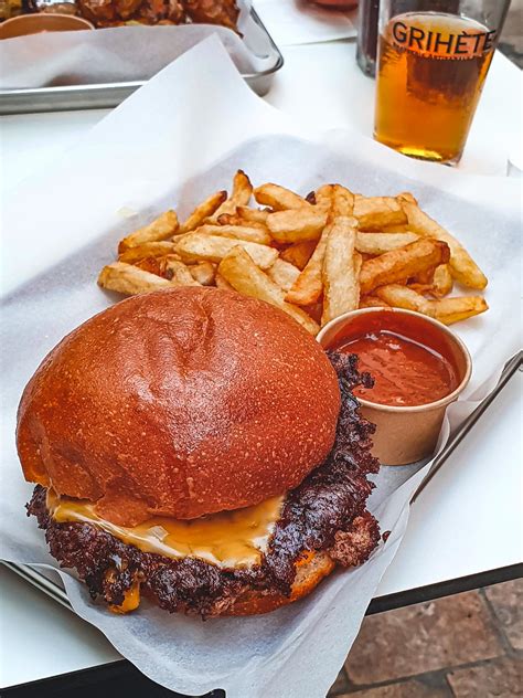Howard, le nouvel restaurant de smash burgers de Marseille - Caroline