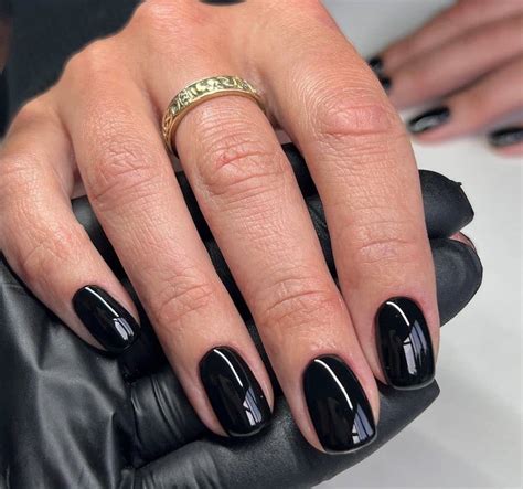Unghie gel nere, eleganti o stravaganti - Donne Sul Web
